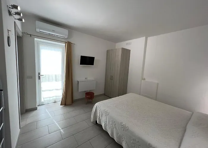 בית הארחה Al Mare Da Francesca אולביה